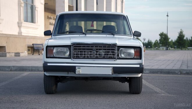 LADA (VAZ) 2107-2