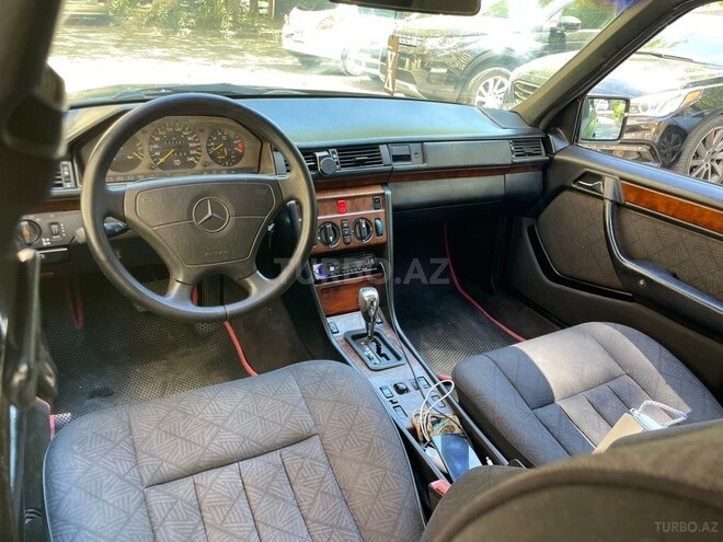 Mercedes 220 E-6