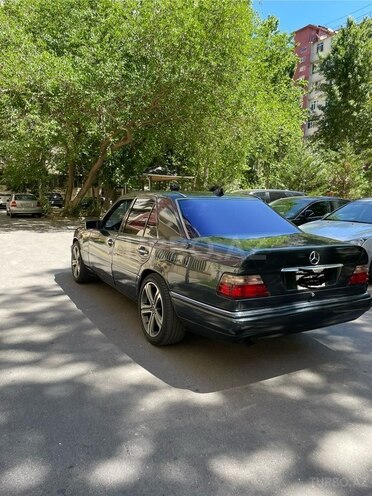 Mercedes 220 E-4