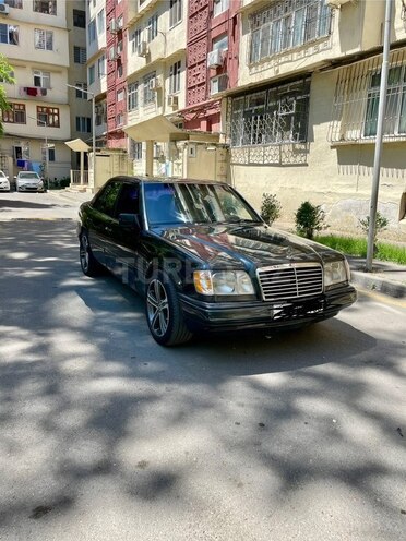 Mercedes 220 E-1
