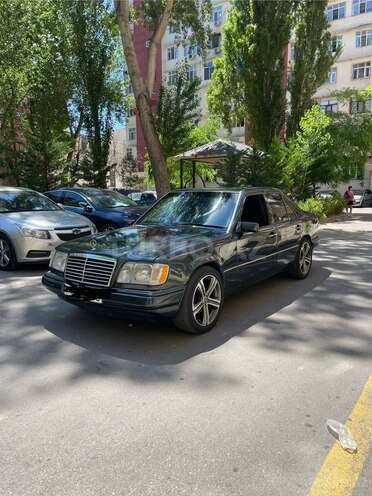 Mercedes 220 E-2