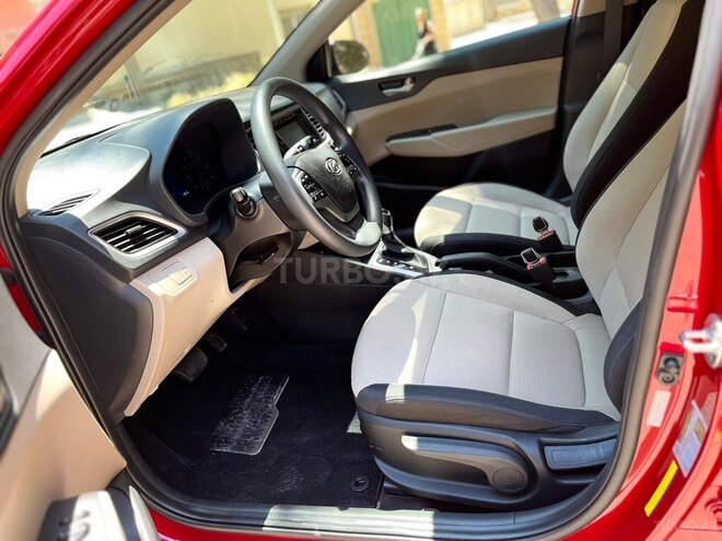 Hyundai Accent-7