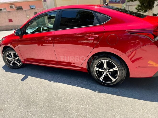 Hyundai Accent-4