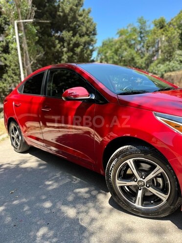 Hyundai Accent-2