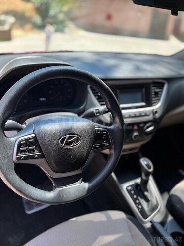 Hyundai Accent-13