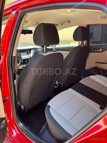 Hyundai Accent-15