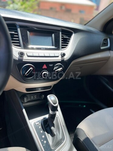 Hyundai Accent-9