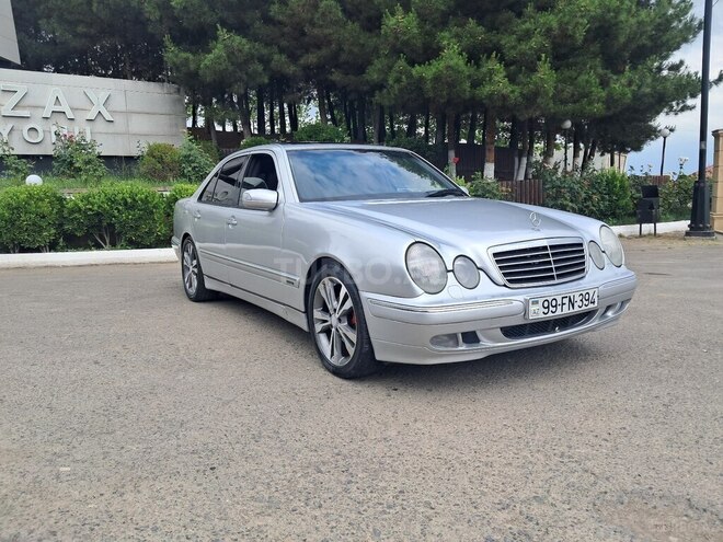 Mercedes E 240-1