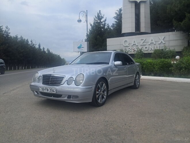 Mercedes E 240-4