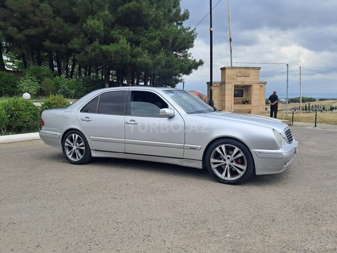 Mercedes E 240-3