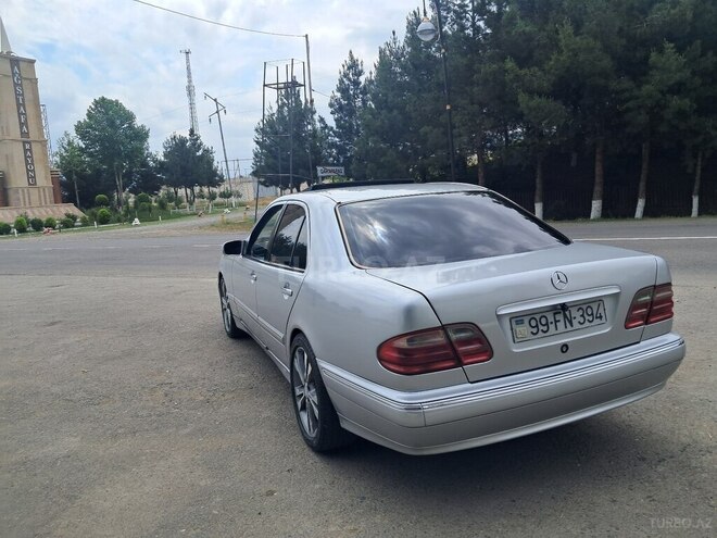 Mercedes E 240-6