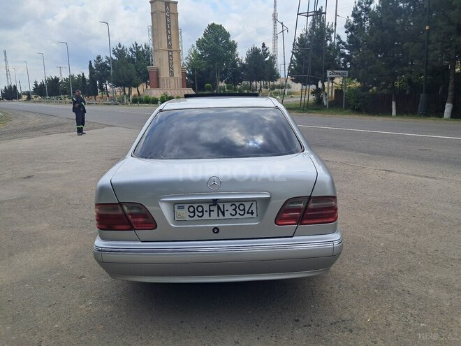 Mercedes E 240-10