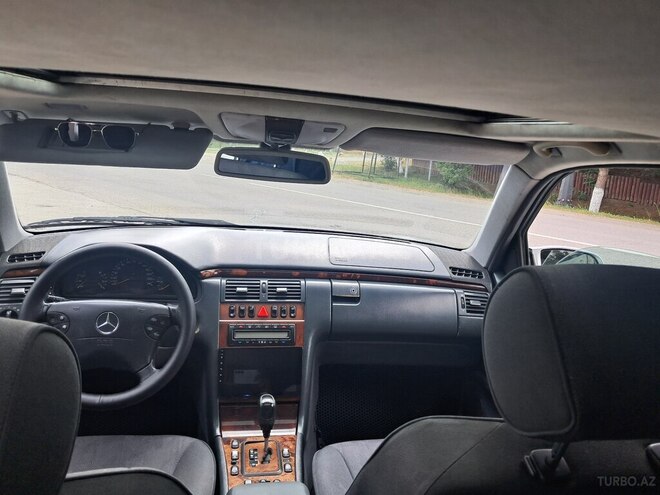 Mercedes E 240-12