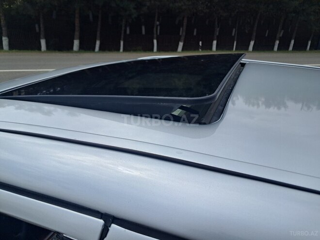 Mercedes E 240-13