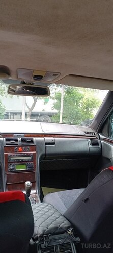 Mercedes E 240-2