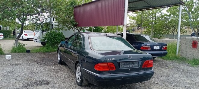 Mercedes E 240-5