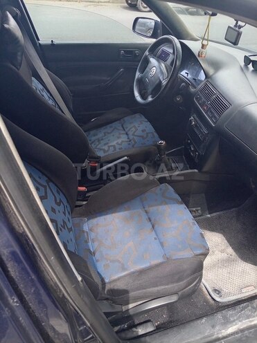 Volkswagen Golf-2