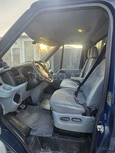 Ford Transit-9