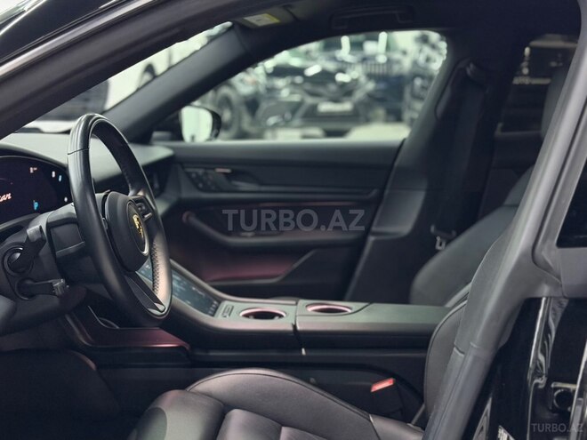 Porsche Taycan 4 Cross Turismo-5