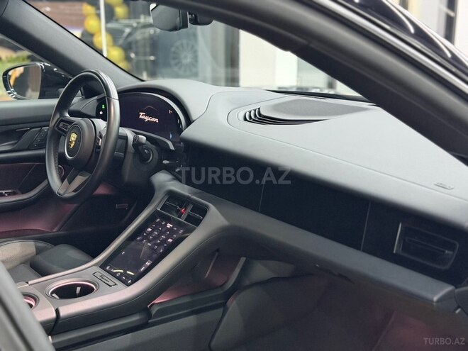 Porsche Taycan 4 Cross Turismo-7
