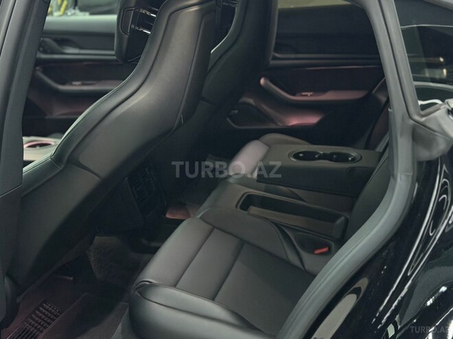Porsche Taycan 4 Cross Turismo-8