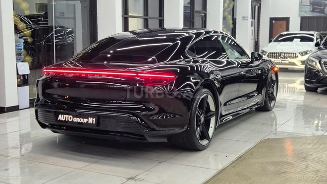 Porsche Taycan 4 Cross Turismo-9
