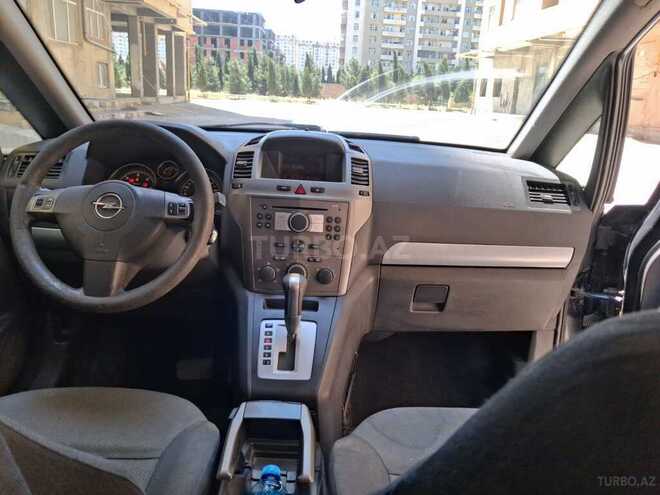 Opel Zafira-8