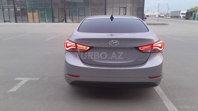 Hyundai Elantra-2
