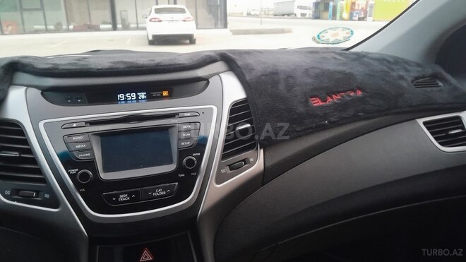 Hyundai Elantra-3