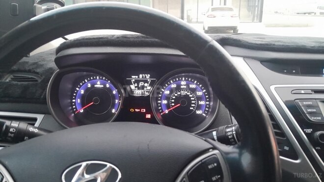Hyundai Elantra-4