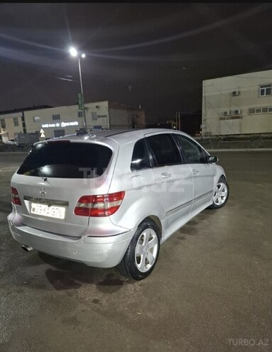 Mercedes B 200-3