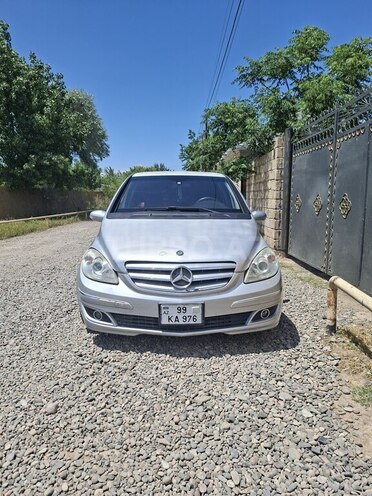 Mercedes B 200-1