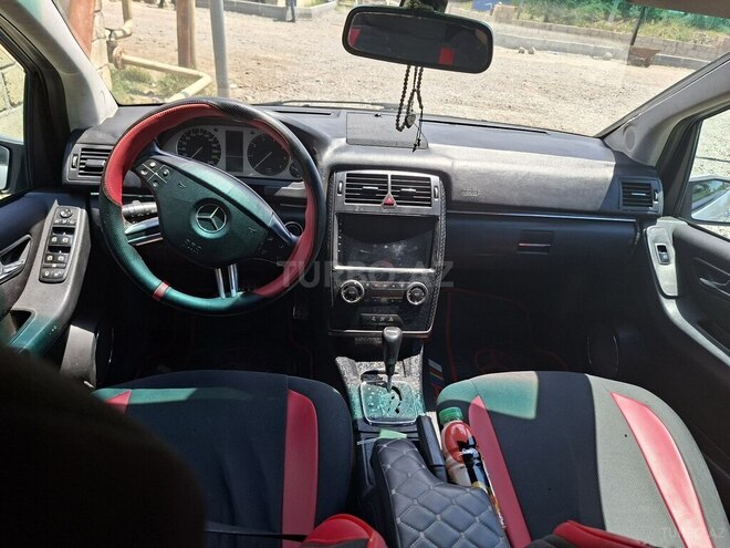Mercedes B 200-5