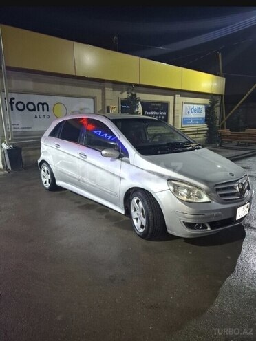 Mercedes B 200-2