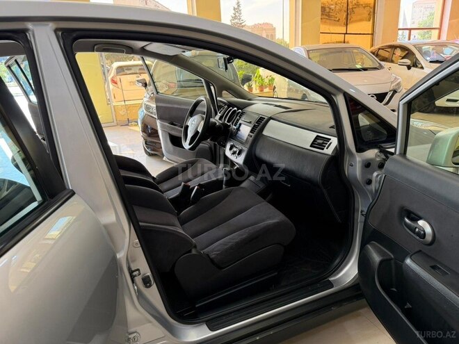 Nissan Tiida-13