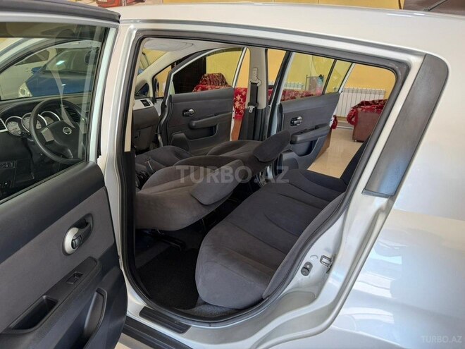 Nissan Tiida-12