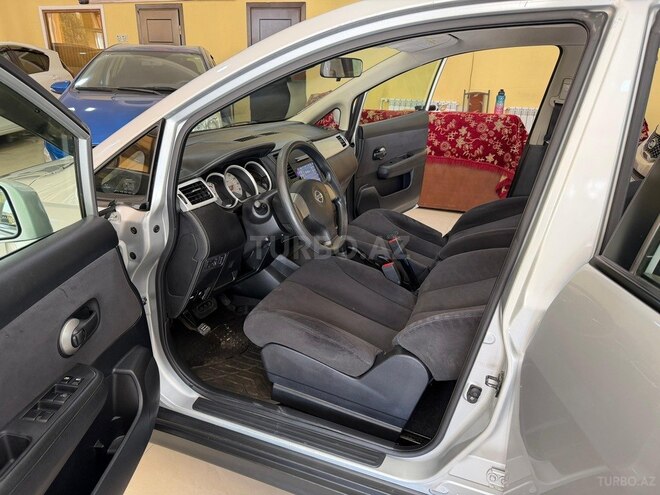 Nissan Tiida-15