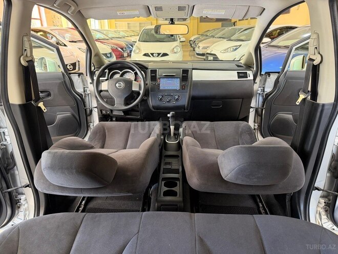 Nissan Tiida-11