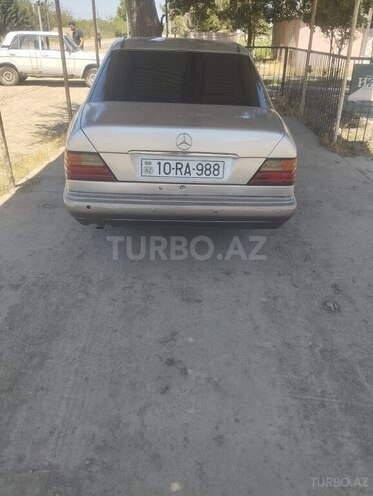 Mercedes E 220-2