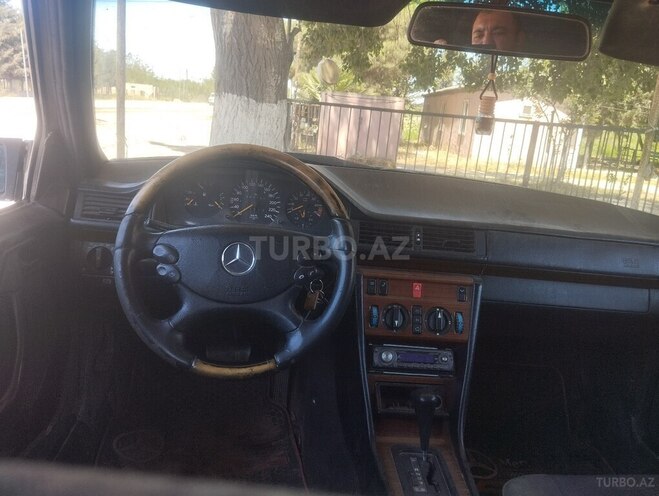 Mercedes E 220-3