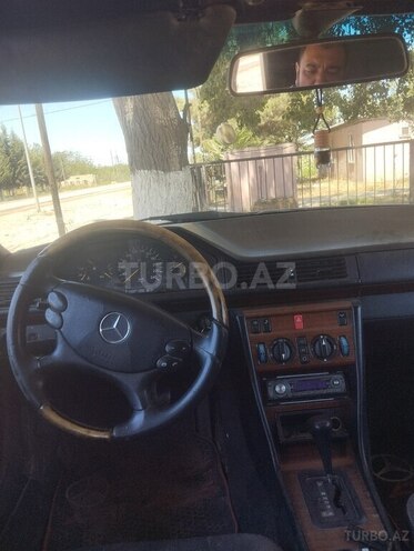 Mercedes E 220-7