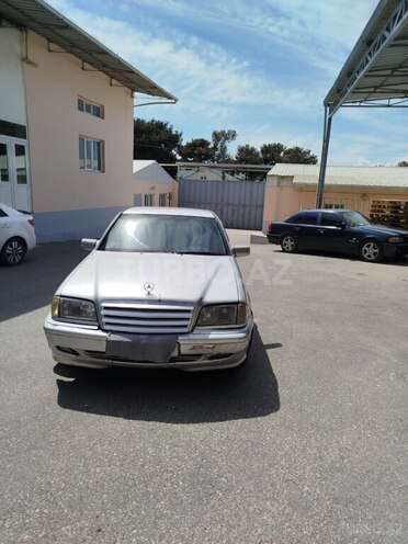 Mercedes C 220-1