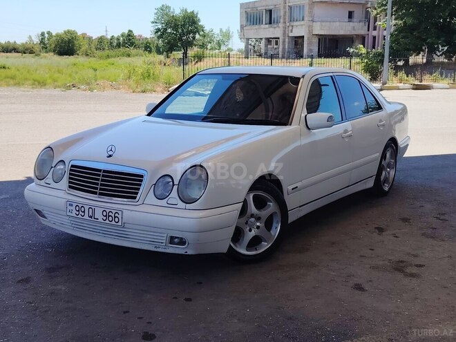 Mercedes E 220-1
