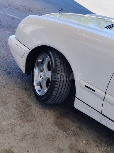 Mercedes E 220-4
