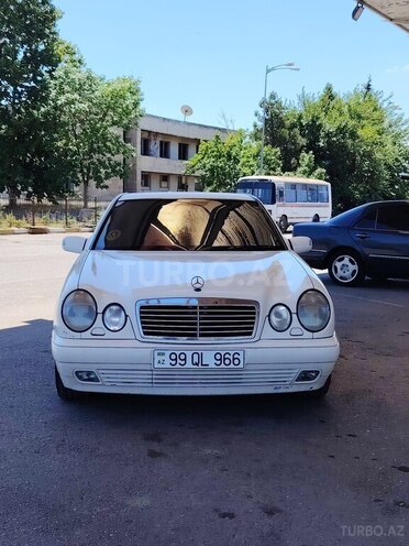 Mercedes E 220-2