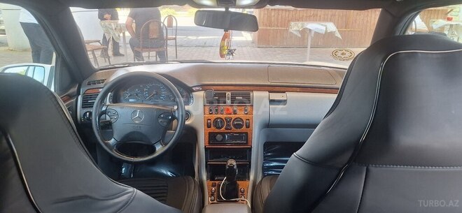 Mercedes E 220-9