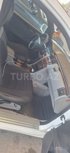 Mercedes E 220-11