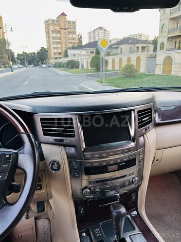 Lexus LX 570-11