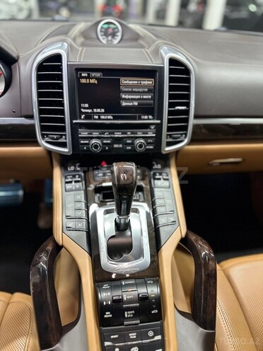Porsche Cayenne Turbo S 2016, 83,000 km - 4.8 l - Bakı