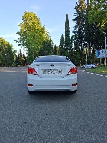 Hyundai Accent-1